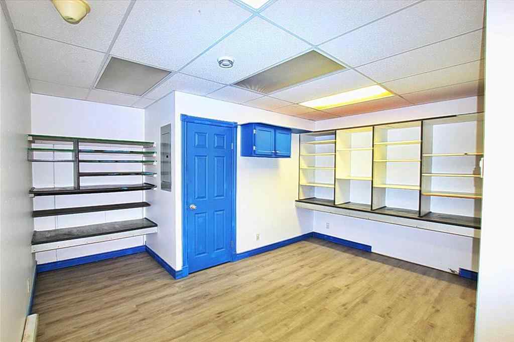 MLS® A2212927 - Unit #6 20A Sylvaire Close  in Beju Industrial Park Sylvan Lake, Commercial