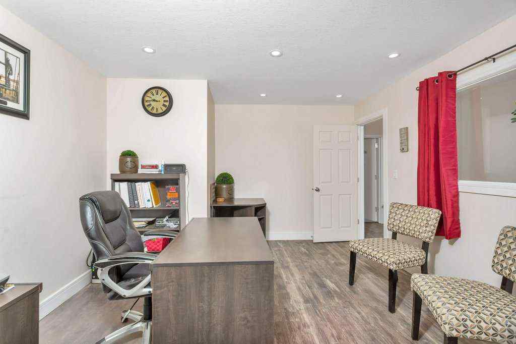 MLS® A2213077 - 4911 50 Avenue   in NONE Eckville, Commercial