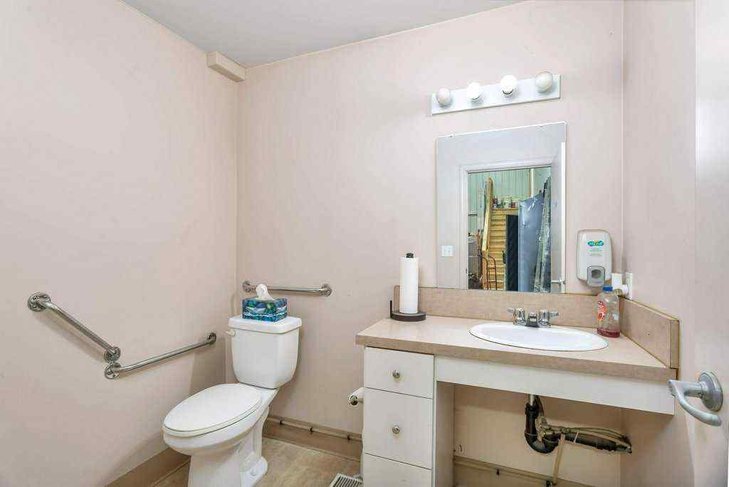 MLS® A2213077 - 4911 50 Avenue   in NONE Eckville, Commercial
