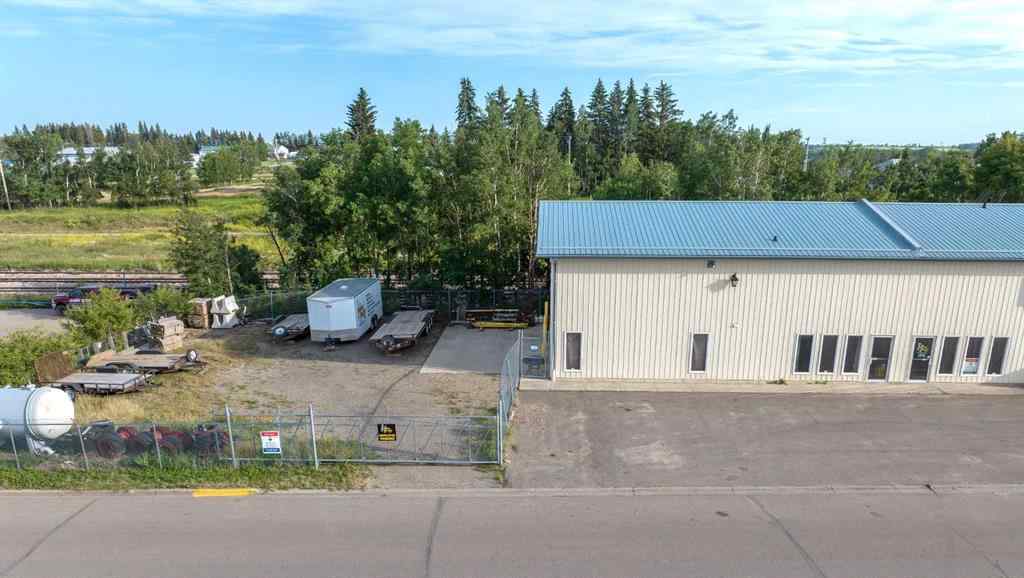 MLS® A2213081 - 4907 and 4911 50 Avenue   in NONE Eckville, Commercial