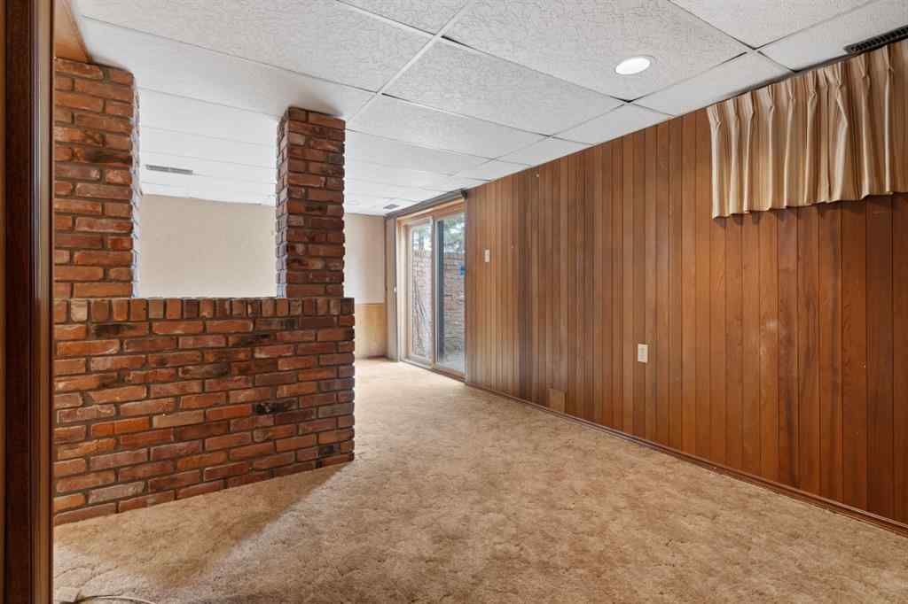 MLS® A2213186 - 4211 69 Street  in Duggan Park Camrose, Residential