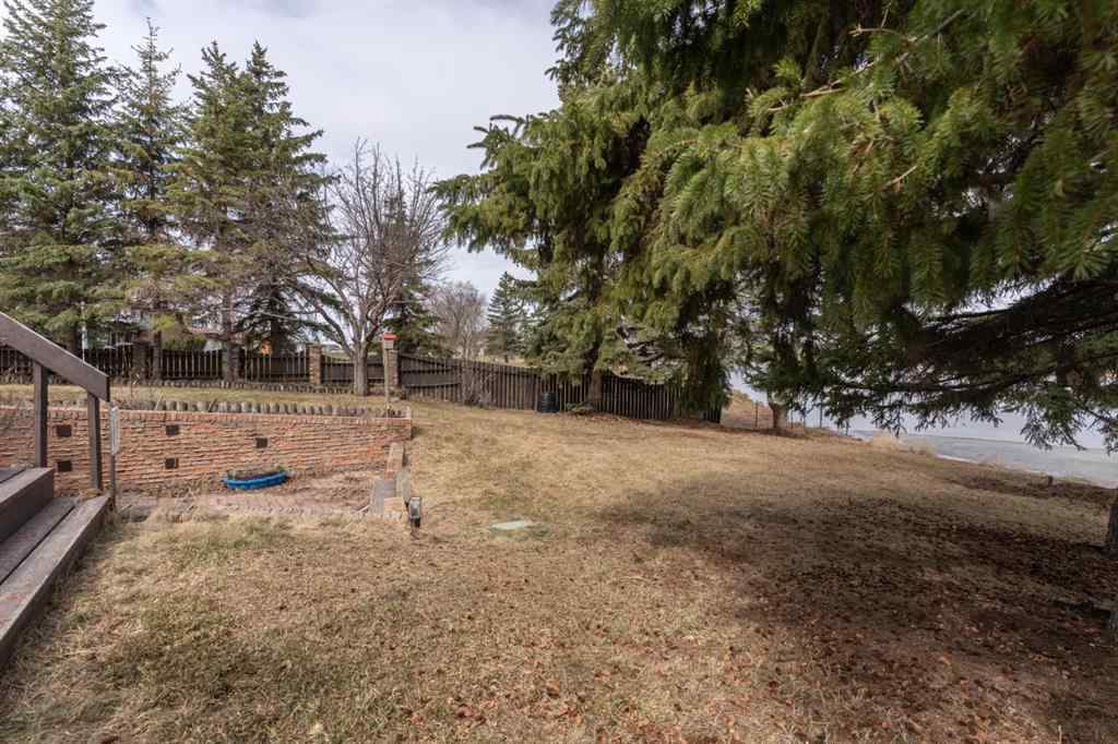 MLS® A2213186 - 4211 69 Street  in Duggan Park Camrose, Residential