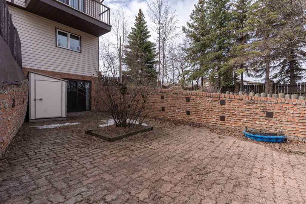 MLS® A2213186 - 4211 69 Street  in Duggan Park Camrose, Residential