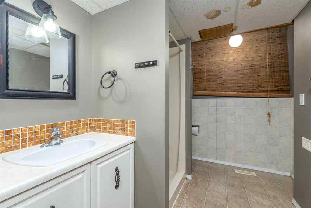 MLS® A2213211 - 5107 41 Street  in Southridge Lloydminster, Residential