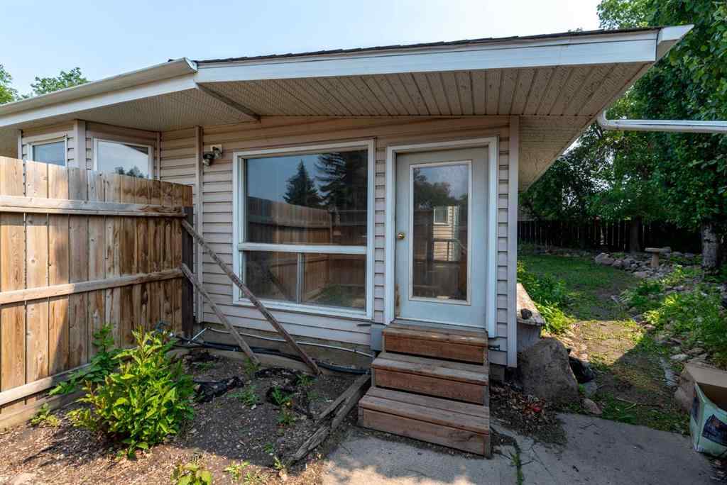 MLS® A2213211 - 5107 41 Street  in Southridge Lloydminster, Residential