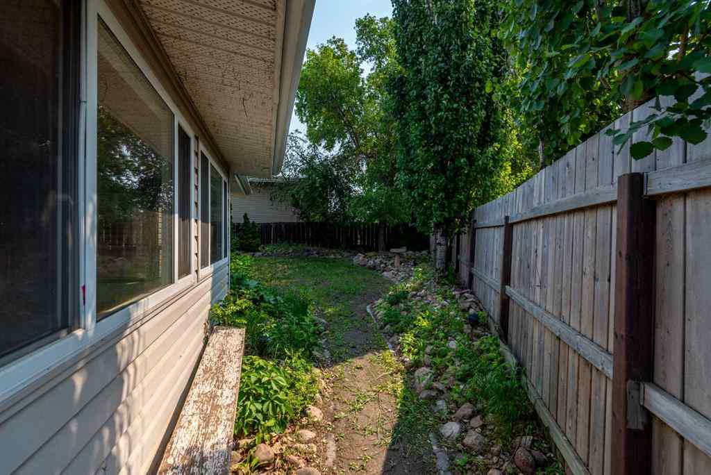 MLS® A2213211 - 5107 41 Street  in Southridge Lloydminster, Residential