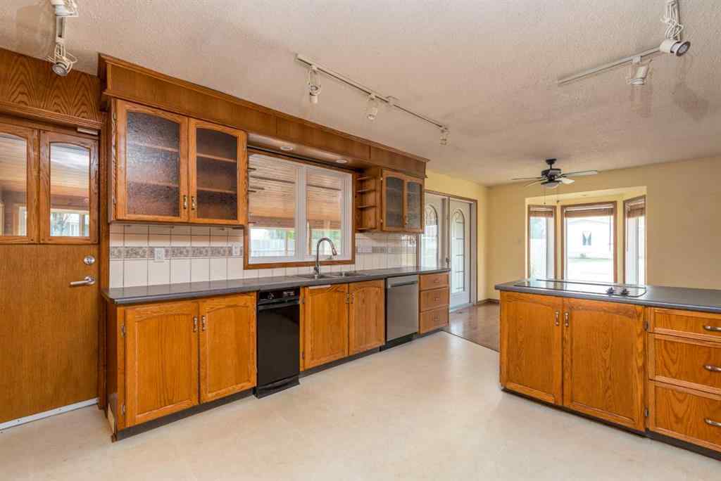 MLS® A2213211 - 5107 41 Street  in Southridge Lloydminster, Residential