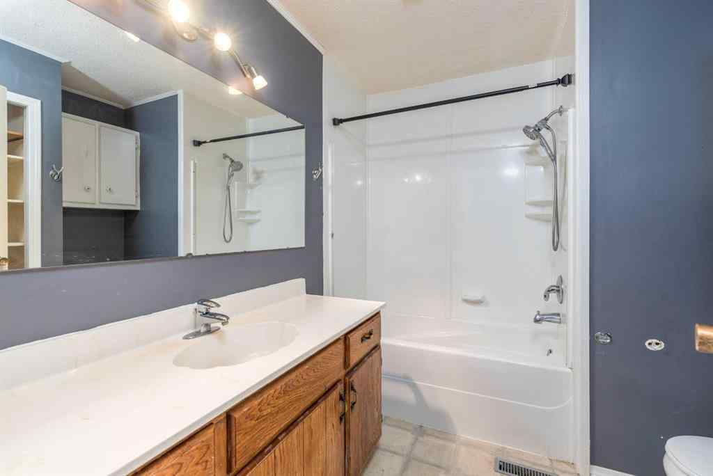 MLS® A2213211 - 5107 41 Street  in Southridge Lloydminster, Residential