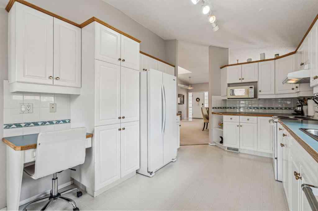 MLS® A2213269 - 76 Christie Gardens SW in Christie Park Calgary, Residential