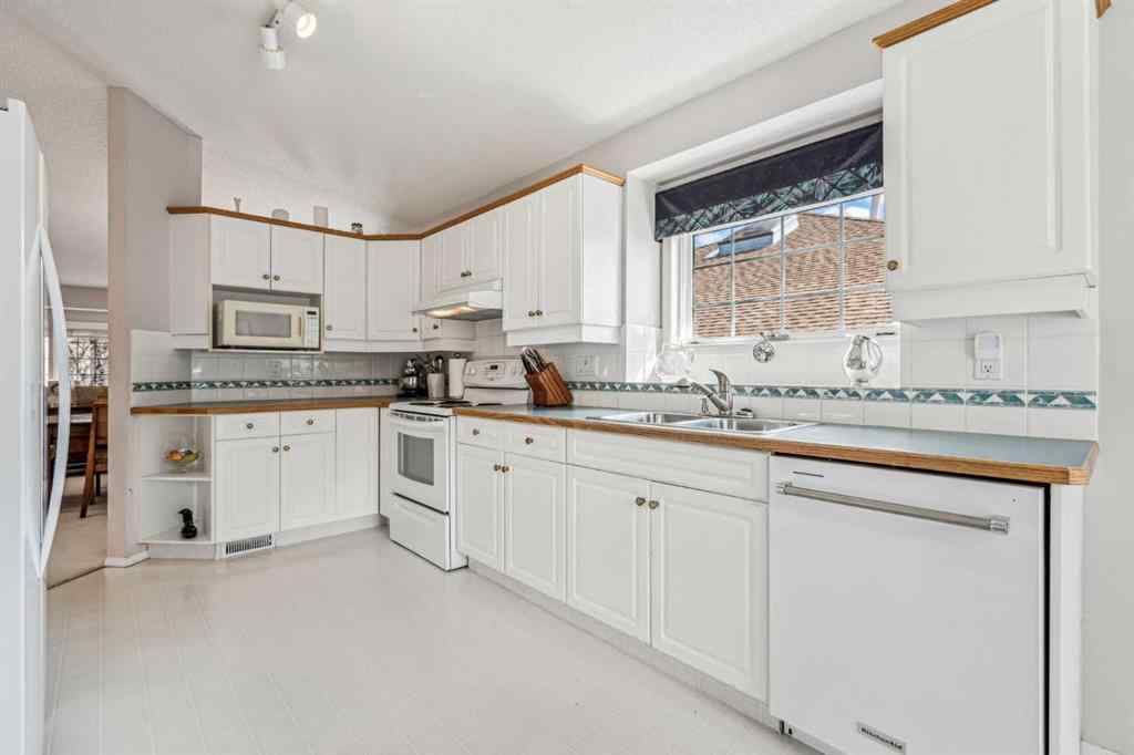 MLS® A2213269 - 76 Christie Gardens SW in Christie Park Calgary, Residential