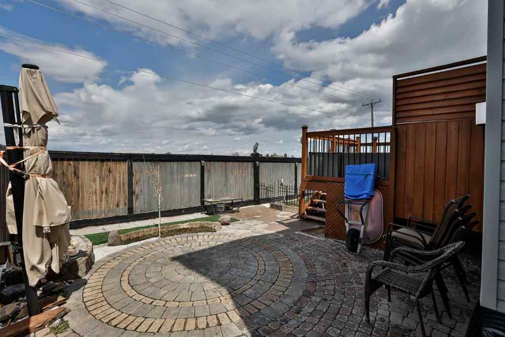 MLS® A2213395 - 239 Northlander Bend W in Garry Station Lethbridge, Residential
