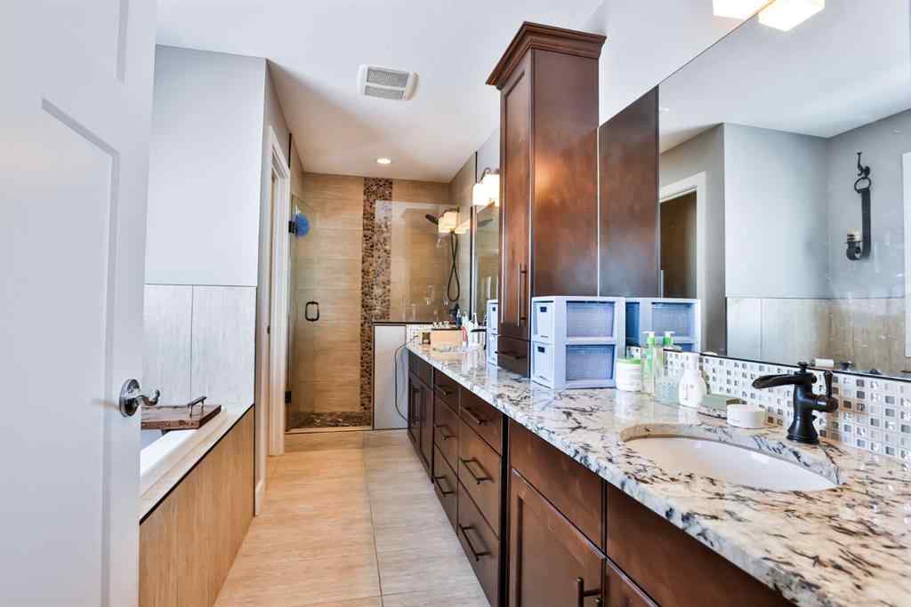 MLS® A2213395 - 239 Northlander Bend W in Garry Station Lethbridge, Residential