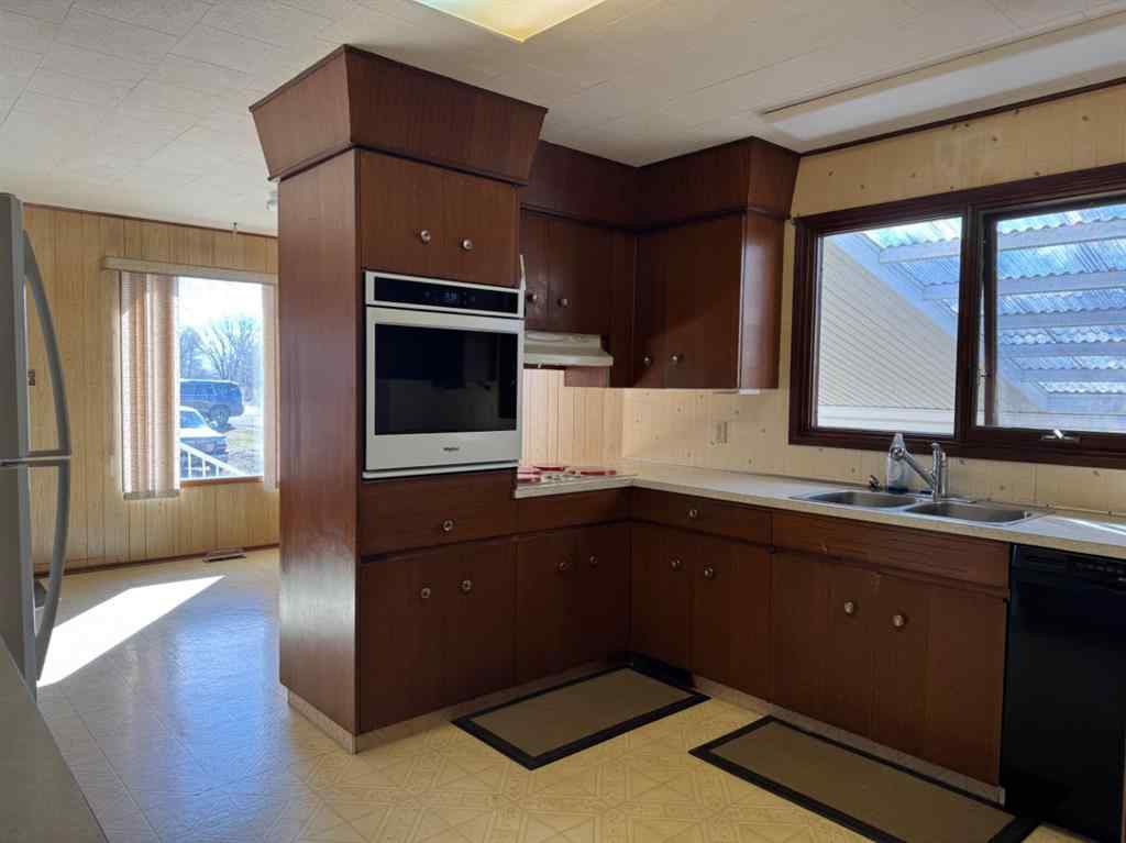 MLS® A2213443 - 9920 113 Street  in NONE Fairview, Residential