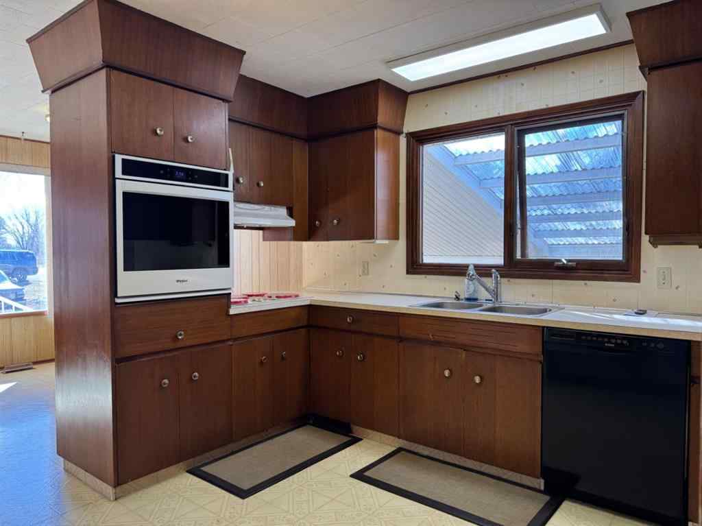 MLS® A2213443 - 9920 113 Street  in NONE Fairview, Residential