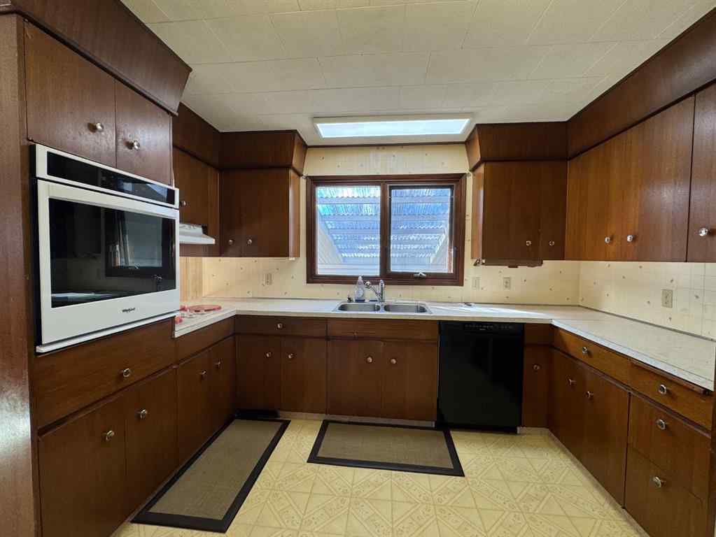 MLS® A2213443 - 9920 113 Street  in NONE Fairview, Residential