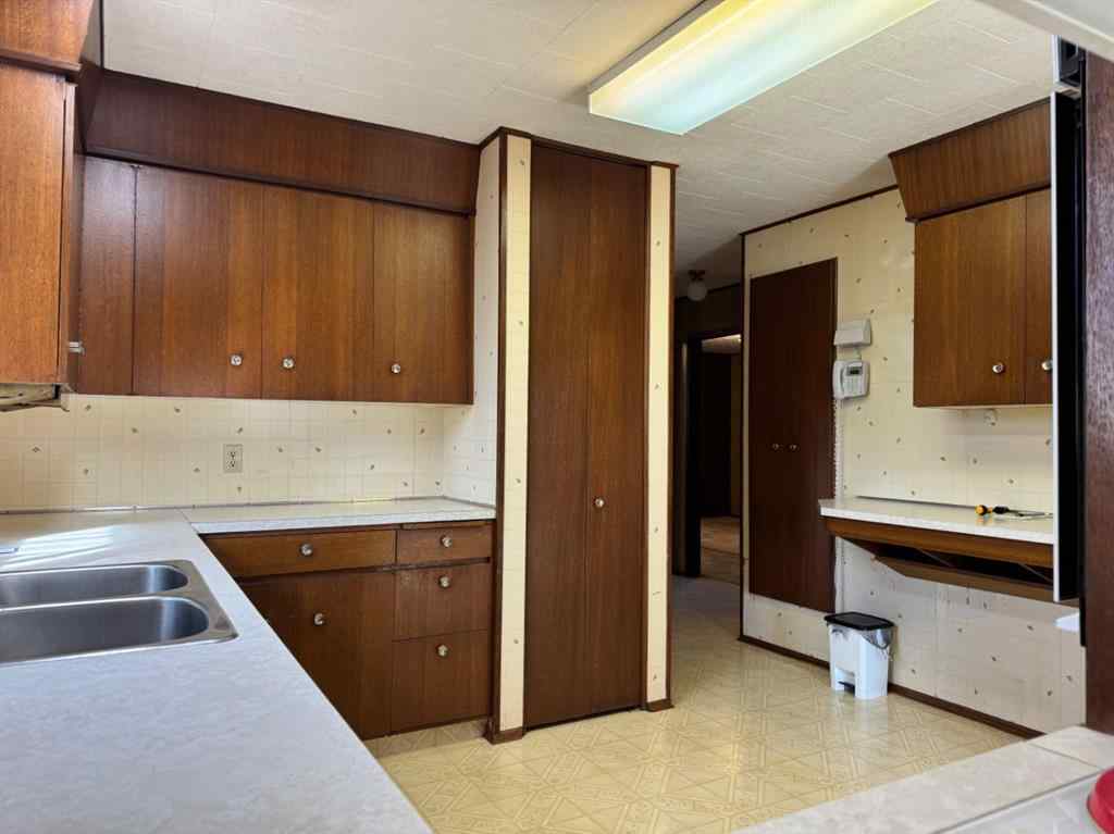 MLS® A2213443 - 9920 113 Street  in NONE Fairview, Residential
