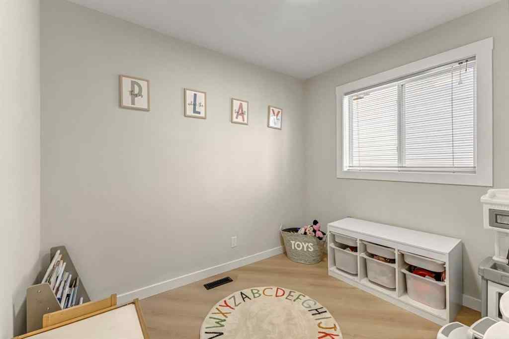 MLS® A2213585 - 35 Logan Close  in Lancaster Meadows Red Deer, Residential