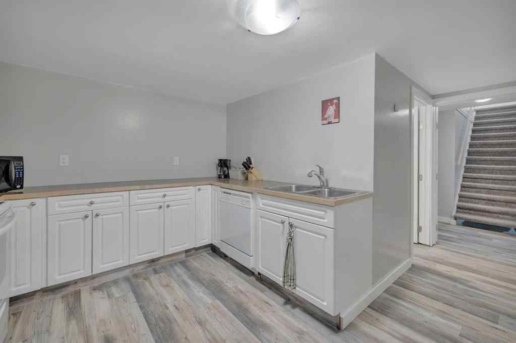 MLS® A2213771 - 6010 50 Avenue  in None Lacombe, Residential
