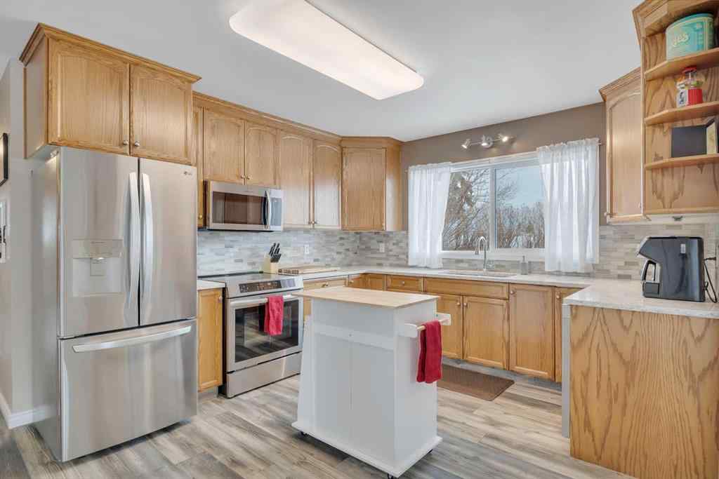 MLS® A2213771 - 6010 50 Avenue  in None Lacombe, Residential