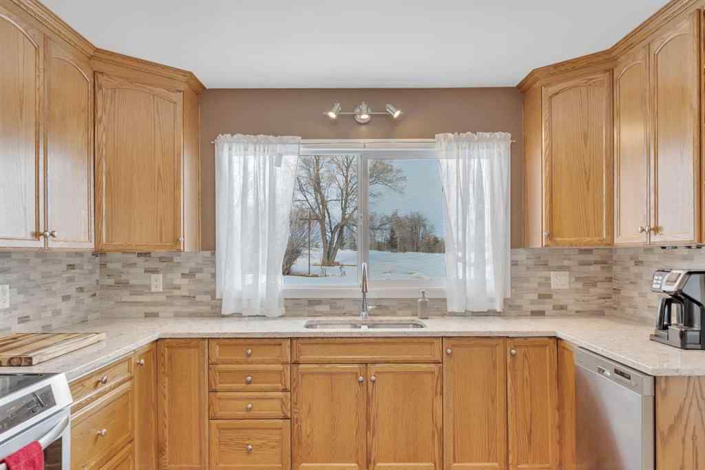 MLS® A2213771 - 6010 50 Avenue  in None Lacombe, Residential