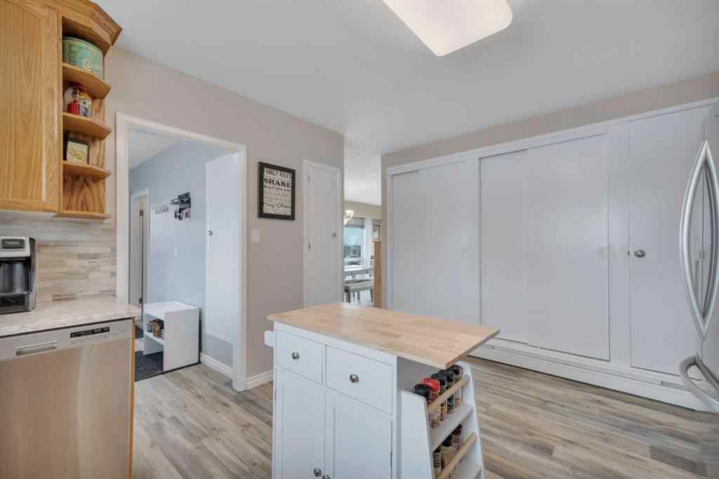 MLS® A2213771 - 6010 50 Avenue  in None Lacombe, Residential