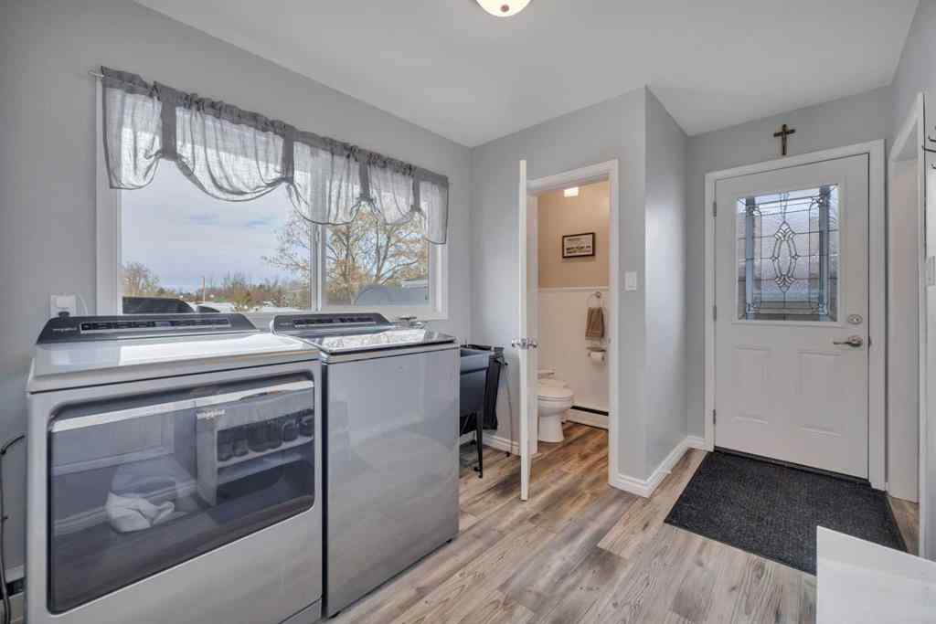 MLS® A2213771 - 6010 50 Avenue  in None Lacombe, Residential