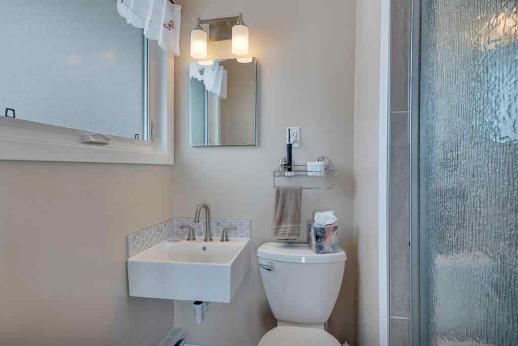 MLS® A2213771 - 6010 50 Avenue  in None Lacombe, Residential