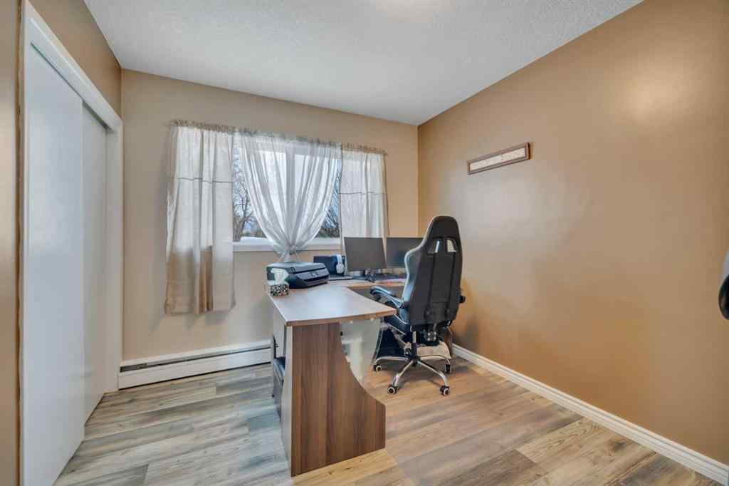 MLS® A2213771 - 6010 50 Avenue  in None Lacombe, Residential