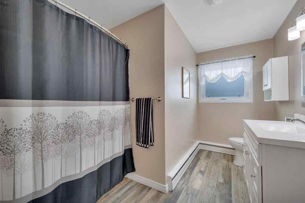 MLS® A2213771 - 6010 50 Avenue  in None Lacombe, Residential