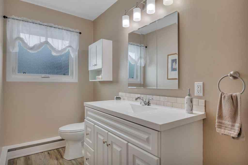 MLS® A2213771 - 6010 50 Avenue  in None Lacombe, Residential