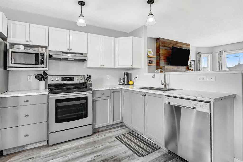 MLS® A2213841 - 77 Pinnacle Crescent   in Pinnacle Ridge Grande Prairie, Residential