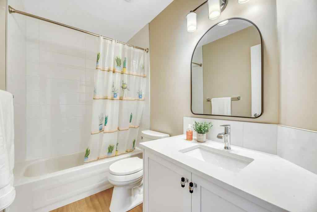 MLS® A2214022 - 701 East Lakeview Road  in East Chestermere Chestermere, Residential