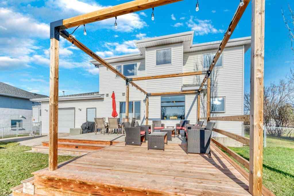 MLS® A2214022 - 701 East Lakeview Road  in East Chestermere Chestermere, Residential