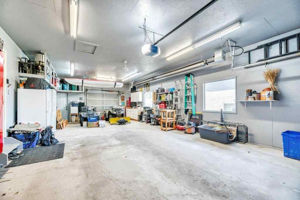 MLS® A2214022 - 701 East Lakeview Road  in East Chestermere Chestermere, Residential