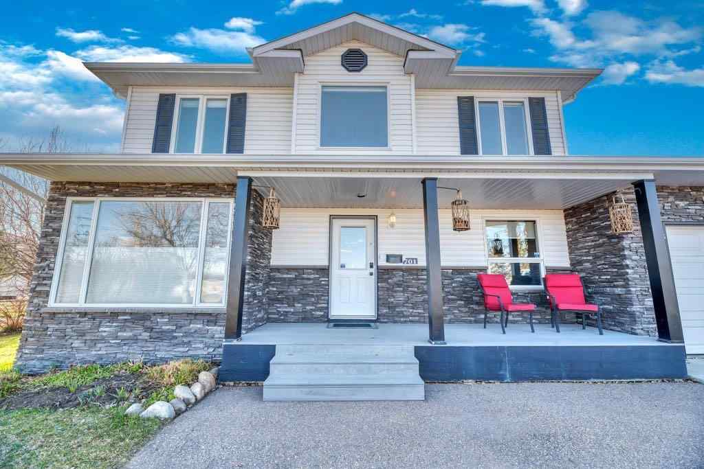 MLS® A2214022 - 701 East Lakeview Road  in East Chestermere Chestermere, Residential