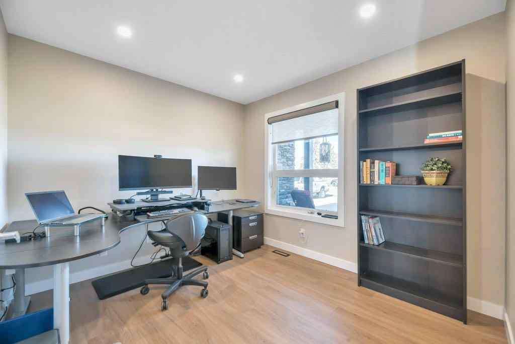 MLS® A2214022 - 701 East Lakeview Road  in East Chestermere Chestermere, Residential