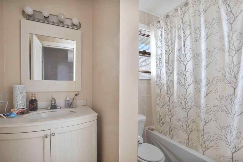 MLS® A2214228 - 65 Wiltshire Boulevard  in West Park Red Deer, Residential