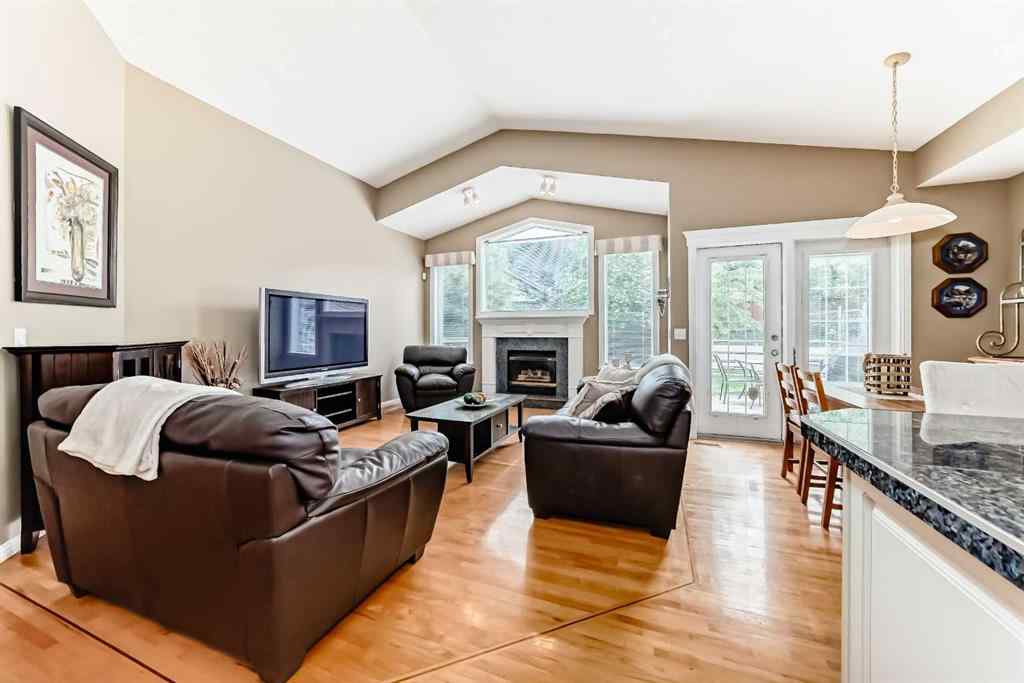 MLS® A2214569 - 209 Patterson Hill SW in Patterson Calgary, Residential