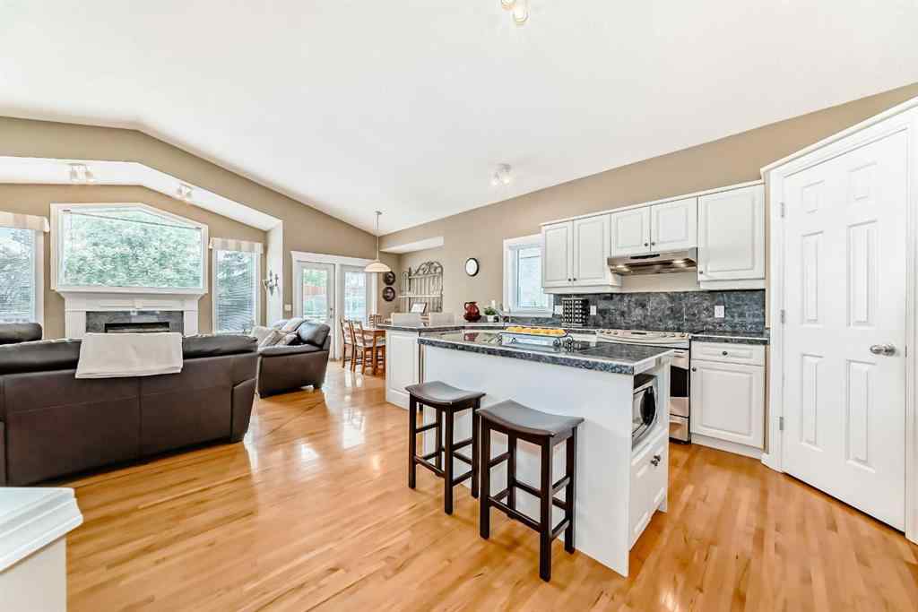 MLS® A2214569 - 209 Patterson Hill SW in Patterson Calgary, Residential