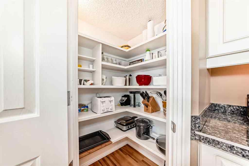 MLS® A2214569 - 209 Patterson Hill SW in Patterson Calgary, Residential