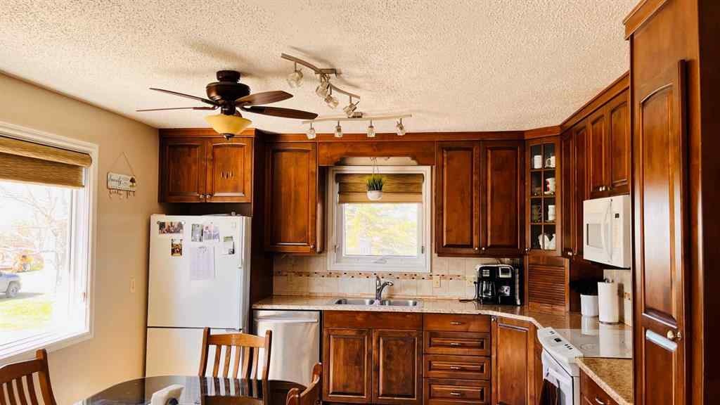 MLS® A2214609 - 120044 TWP RD 110 Road  in NONE Burdett, Residential