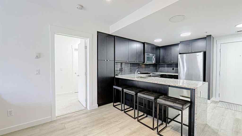 MLS® A2214621 - Unit #122 15 Aspenmont Heights SW in Aspen Woods Calgary, Residential
