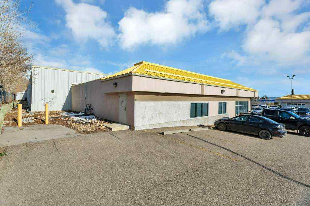MLS® A2214815 - Unit #11 6200 67A Street  in Glendale Red Deer, Commercial