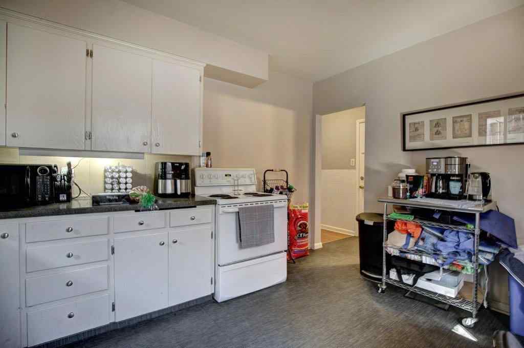 MLS® A2215051 - 203 43 Avenue SW in Parkhill Calgary, Residential