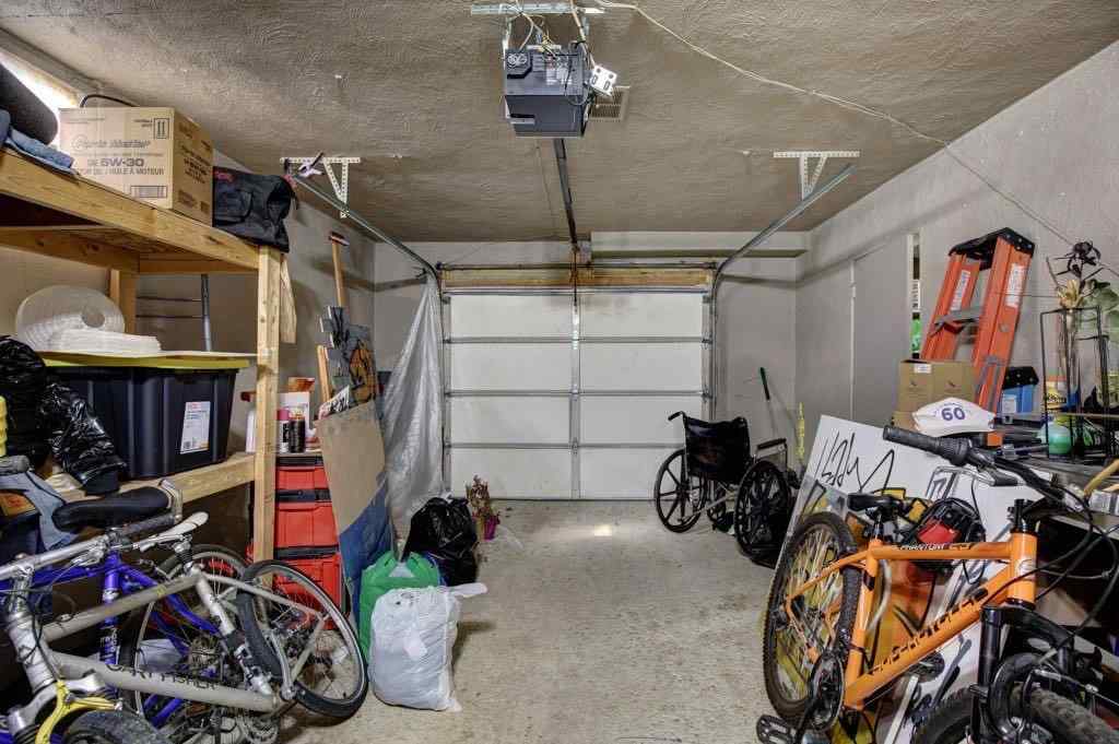MLS® A2215051 - 203 43 Avenue SW in Parkhill Calgary, Residential