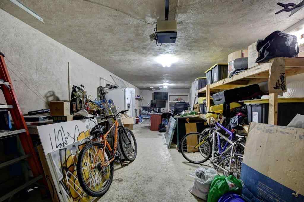 MLS® A2215051 - 203 43 Avenue SW in Parkhill Calgary, Residential