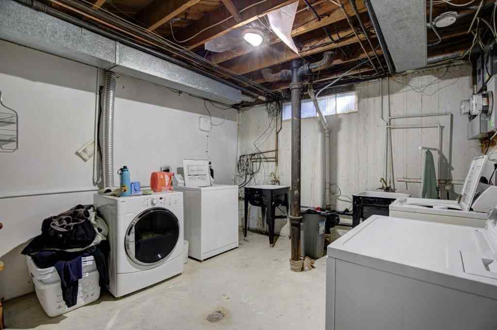 MLS® A2215051 - 203 43 Avenue SW in Parkhill Calgary, Residential