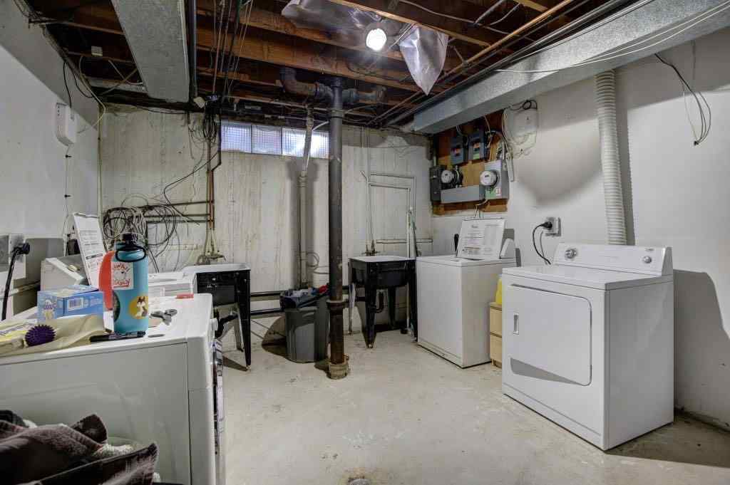 MLS® A2215051 - 203 43 Avenue SW in Parkhill Calgary, Residential