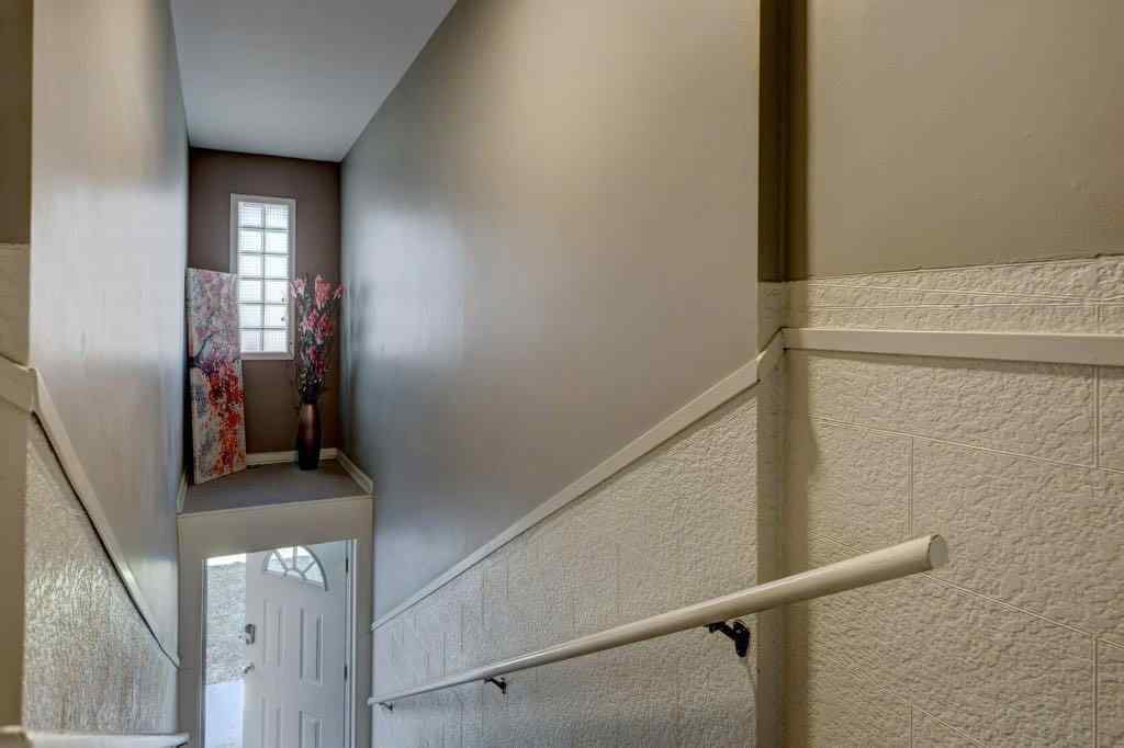 MLS® A2215051 - 203 43 Avenue SW in Parkhill Calgary, Residential