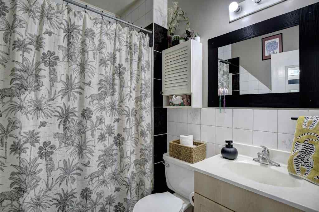 MLS® A2215051 - 203 43 Avenue SW in Parkhill Calgary, Residential